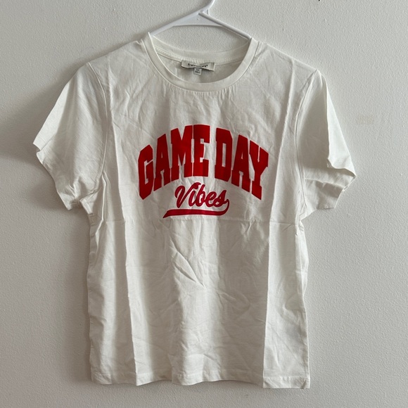 Francesca's Collections White and Red Game Day Vibes Tee - Picture 1 of 3